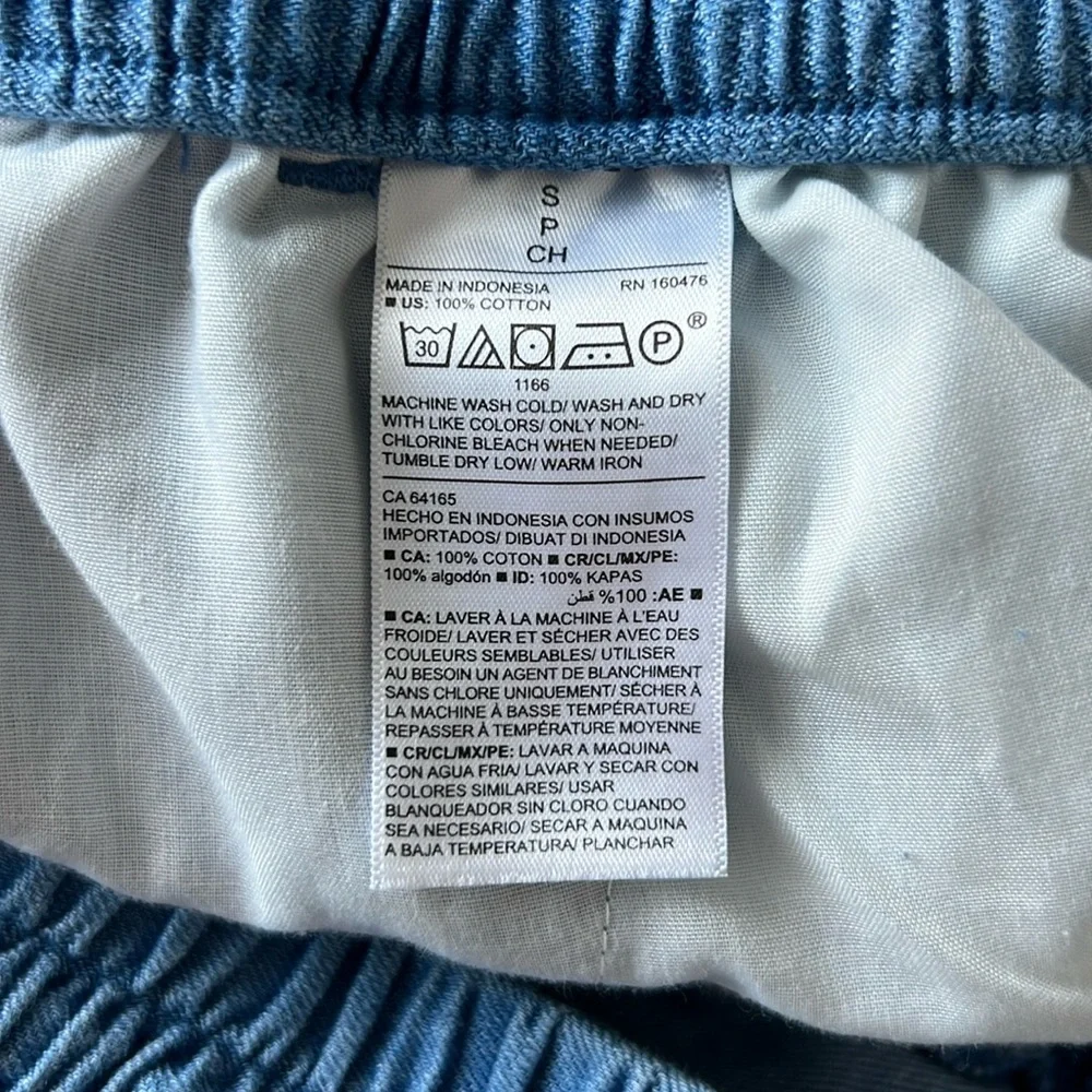 NWOT • Old Navy Chambray Tie-Waist Crop • Women’s Small - Picture 14 of 14